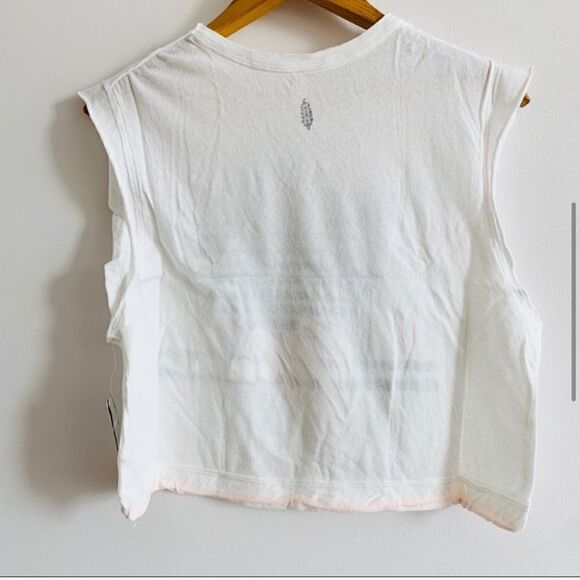 Free PEOPLE Cropped Graphic Retro Tee Bring the Heat - Picture 6 of 10